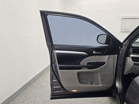 Used 2015 Toyota Highlander XLE FWD image 27