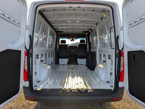 Used 2025 Mercedes-Benz Sprinter 2500 image 21