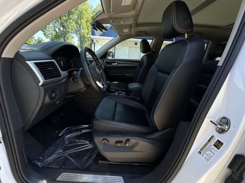 Used 2023 Volkswagen Atlas SEL AWD/4WD image 15