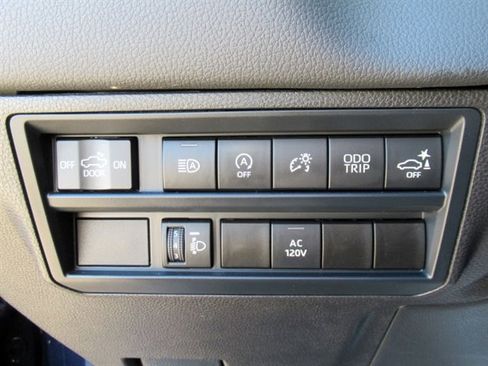 Used 2024 Toyota Tundra Limited image 29