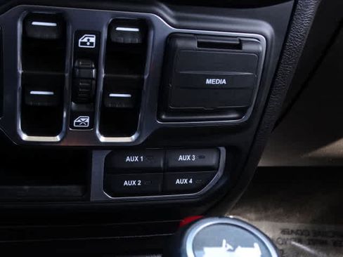 Used 2022 Jeep Wrangler Unlimited Sahara image 31