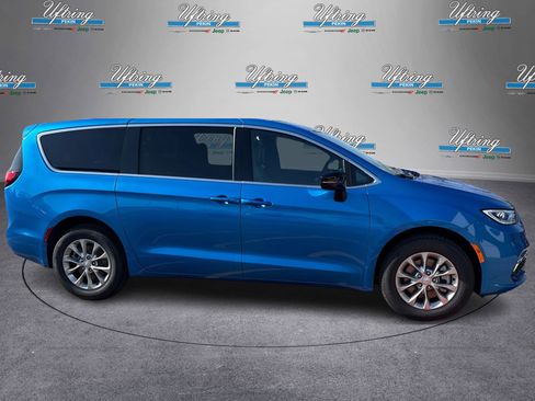 New 2026 Chrysler Pacifica Limited image 2