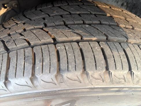 Used 2019 Ford Explorer XLT w/ Equipment Group 201A AWD/4WD image 37