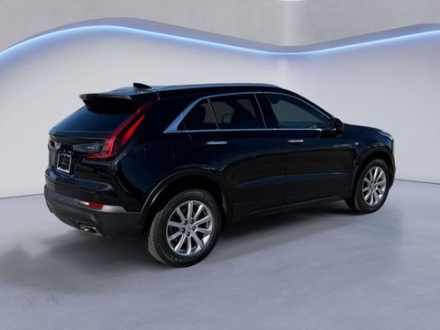 Used 2022 Cadillac XT4 Luxury w/ Cold Weather Package image 4