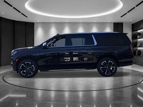 Certified 2024 Chevrolet Suburban Premier AWD/4WD image 3