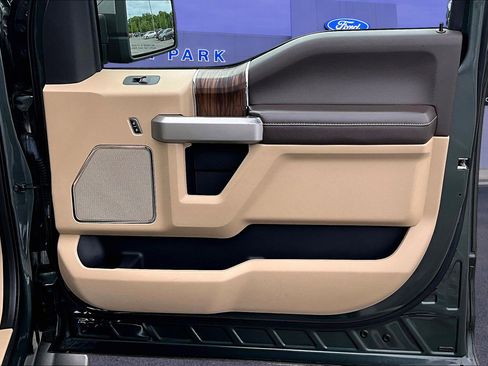 Used 2018 Ford F150 Lariat w/ Equipment Group 502A Luxury AWD/4WD image 29