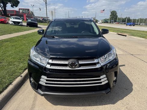 Used 2018 Toyota Highlander XLE AWD/4WD image 8