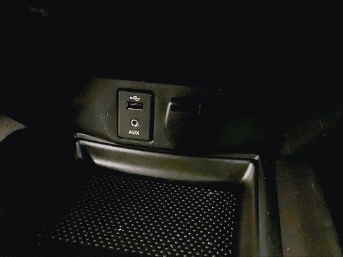 Used 2014 Nissan Rogue S image 32