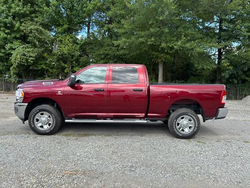 Used 2024 RAM 2500 Tradesman w/ Chrome Appearance Group AWD/4WD image 2