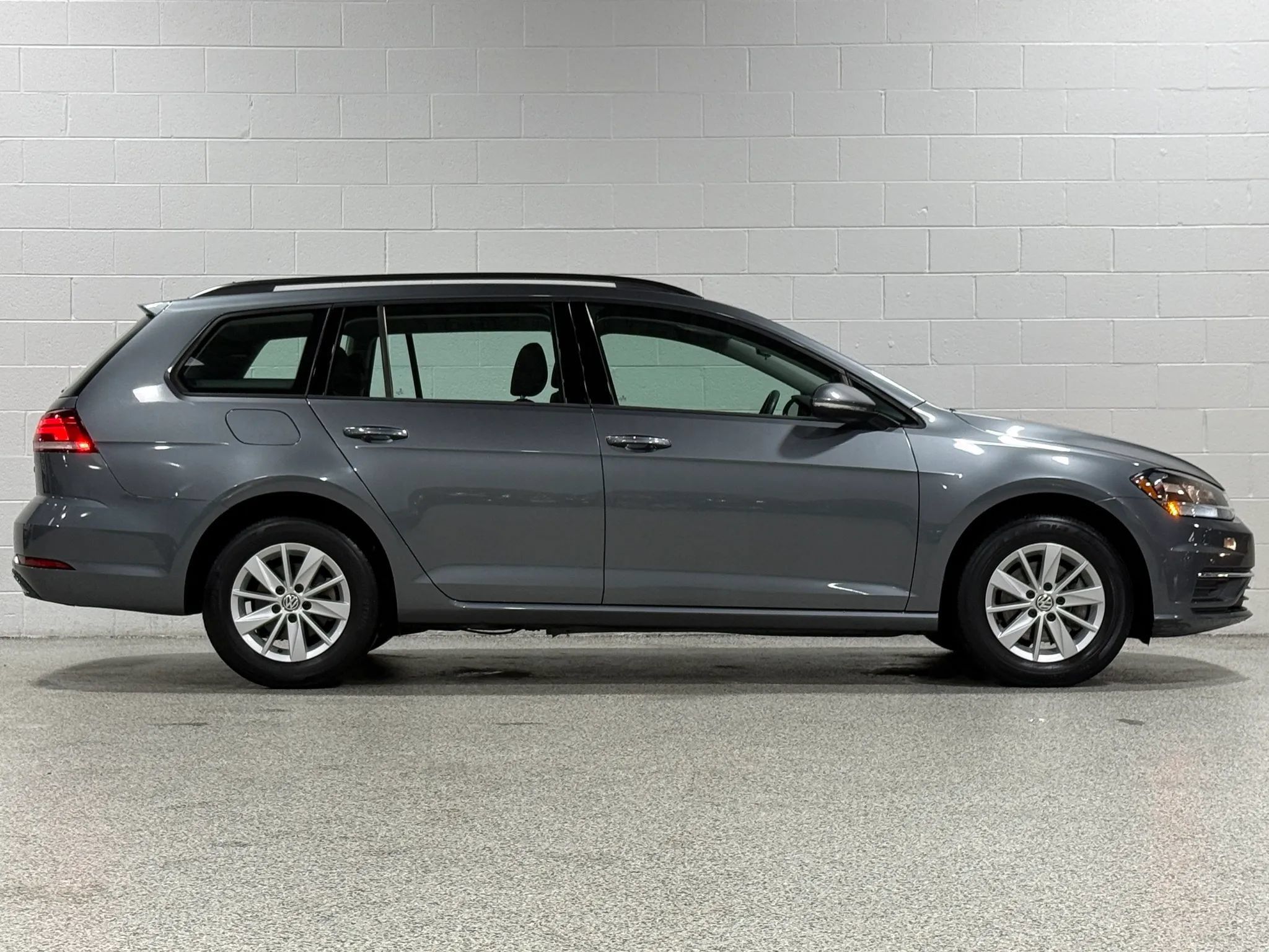 Used 2018 Volkswagen Golf S FWD image 5