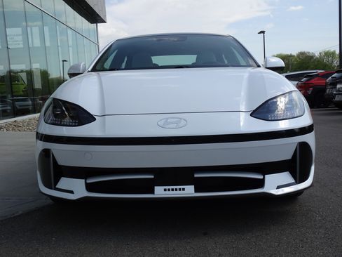 Used 2023 Hyundai Ioniq 6 Limited image 7