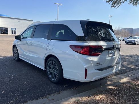 New 2026 Honda Odyssey Touring image 4