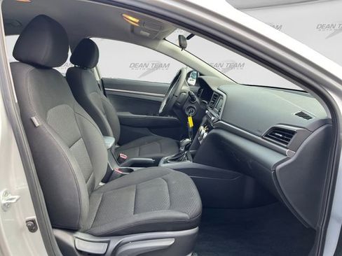 Used 2019 Hyundai Elantra SE w/ Cargo Package FWD image 15