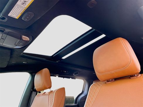 Certified 2024 Chrysler Pacifica Pinnacle image 23