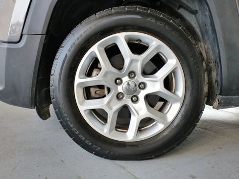 Used 2018 Jeep Renegade Latitude image 33