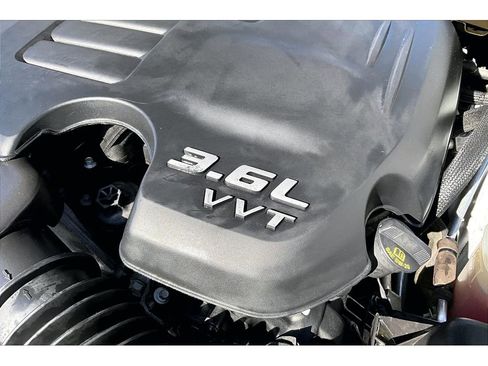 Used 2021 Chrysler 300 Touring L image 30