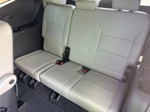Used 2025 GMC Acadia Elevation w/ Elevation Premium Package FWD image 35