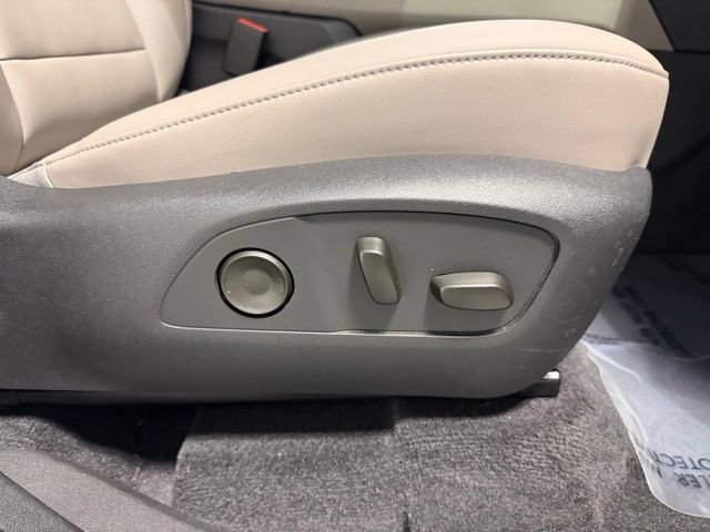 Certified 2026 GMC Acadia Elevation w/ Elevation Premium Package FWD image 32
