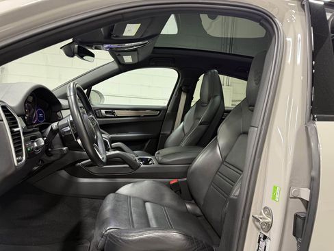 Used 2023 Porsche Cayenne Platinum Edition image 16