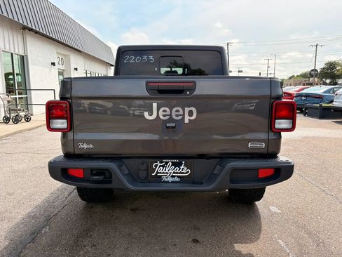 Used 2023 Jeep Gladiator Overland AWD/4WD image 6