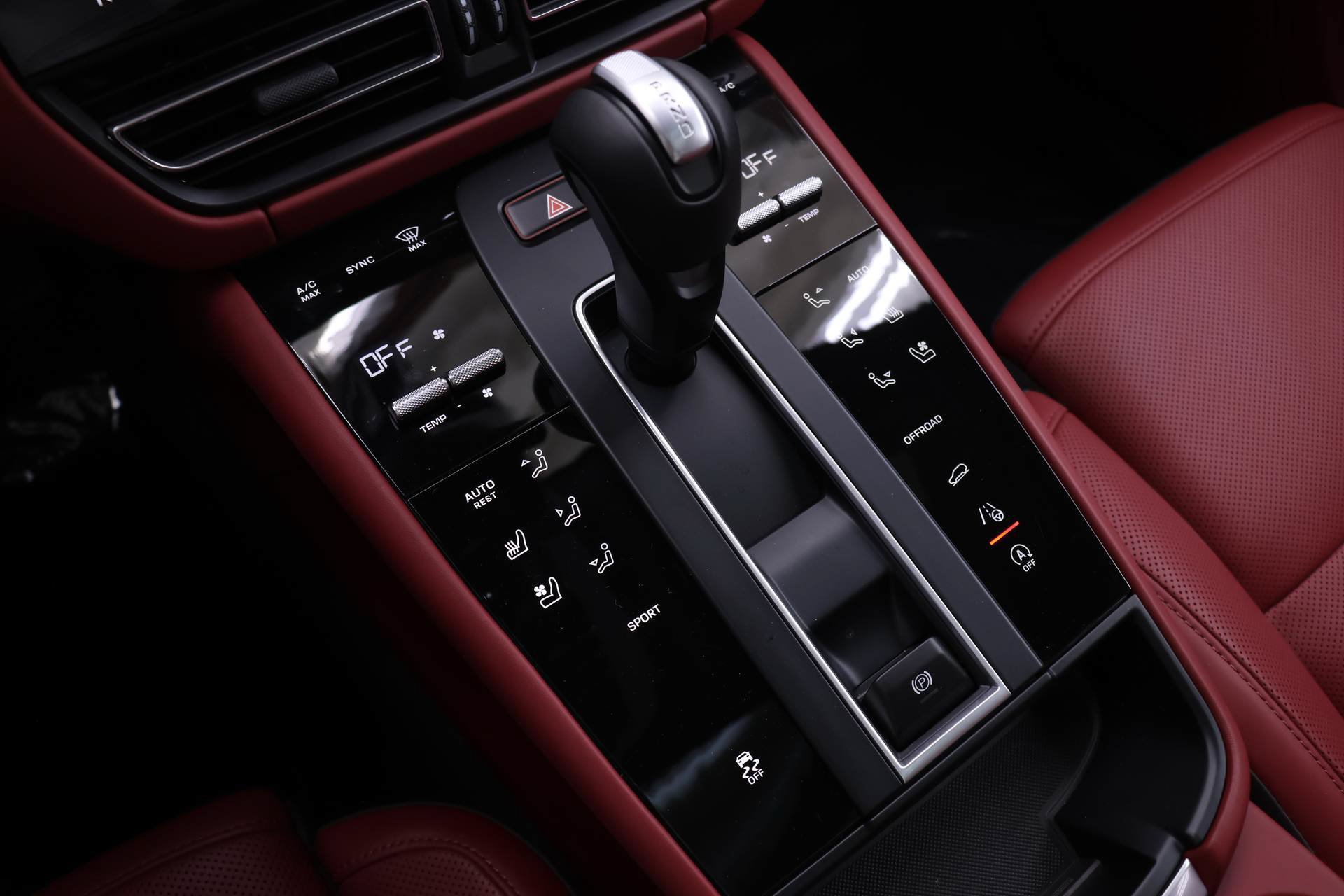 Used 2026 Porsche Macan AWD/4WD image 13