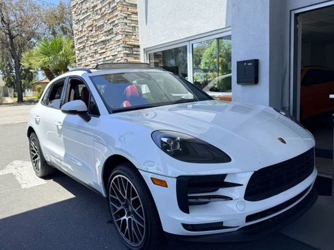 Used 2020 Porsche Macan AWD/4WD image 2