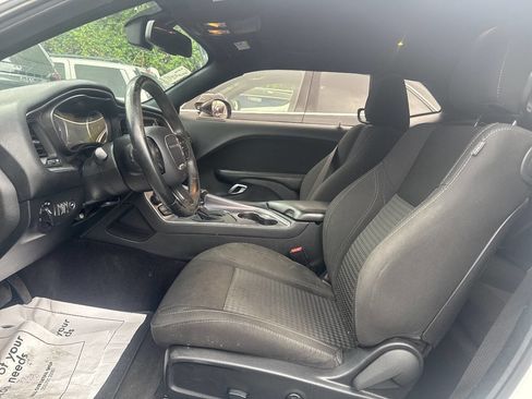 Used 2018 Dodge Challenger SXT RWD image 3
