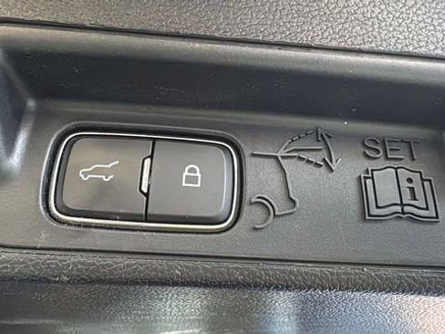 Used 2020 Ford Explorer Limited image 14