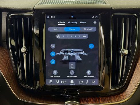 Used 2023 Volvo XC60 B6 Ultimate w/ Protection Package Premier AWD/4WD image 17