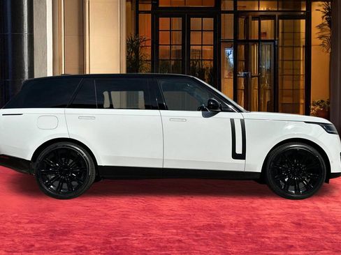 New 2026 Land Rover Range Rover Long Wheelbase SE image 8