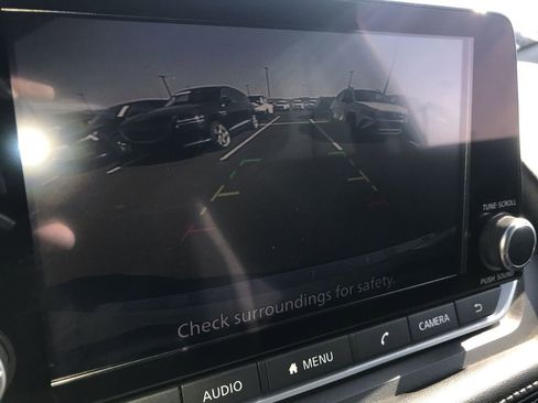 Used 2023 Nissan Rogue SV image 16