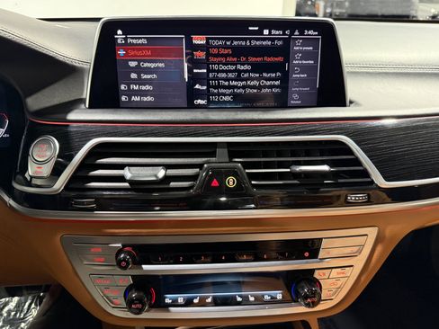 Used 2022 BMW 740i xDrive w/ M Sport Package AWD/4WD image 53