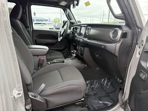 Used 2023 Jeep Wrangler Unlimited Rubicon 4xe w/ Cold Weather Group AWD/4WD image 16