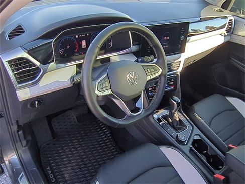 Used 2025 Volkswagen Taos SEL image 9