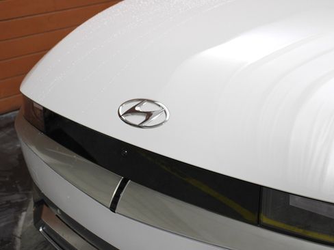 Used 2023 Hyundai Ioniq 5 Limited image 2