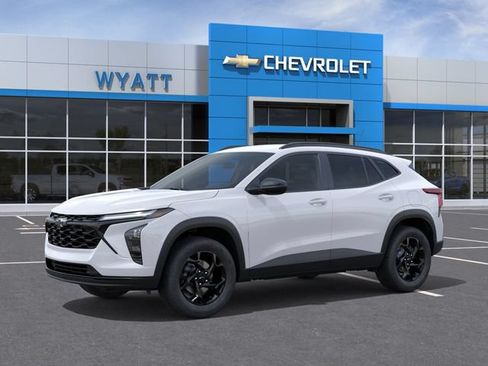 New 2026 Chevrolet Trax LT w/ Driver Confidence Package FWD image 2