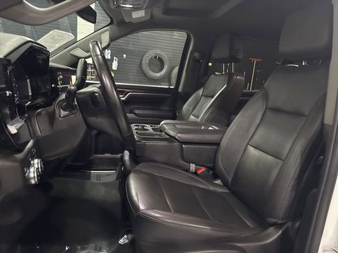 Used 2025 GMC Sierra 1500 SLT image 16