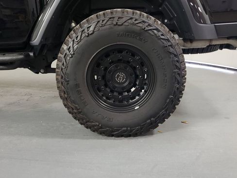 Used 2023 Jeep Gladiator Rubicon w/ Cold Weather Group image 35