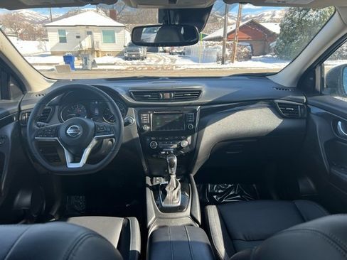 Used 2022 Nissan Rogue Sport SL w/ Premium Package image 6