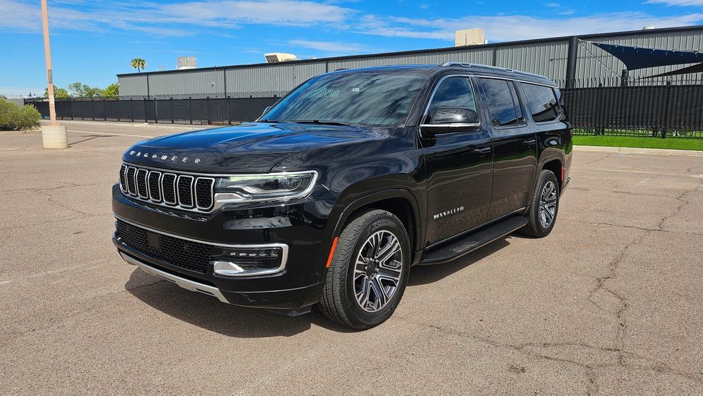 Used 2023 Jeep Wagoneer L Series II AWD/4WD image 4