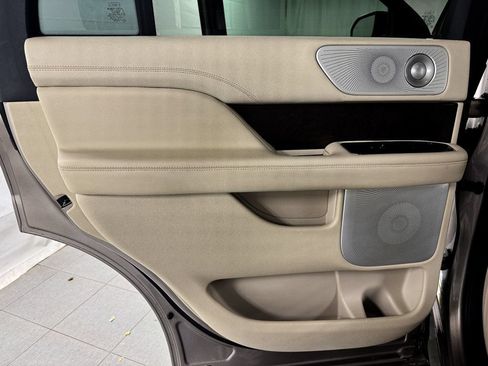 Used 2018 Lincoln Navigator Reserve w/ Technology Package AWD/4WD image 17