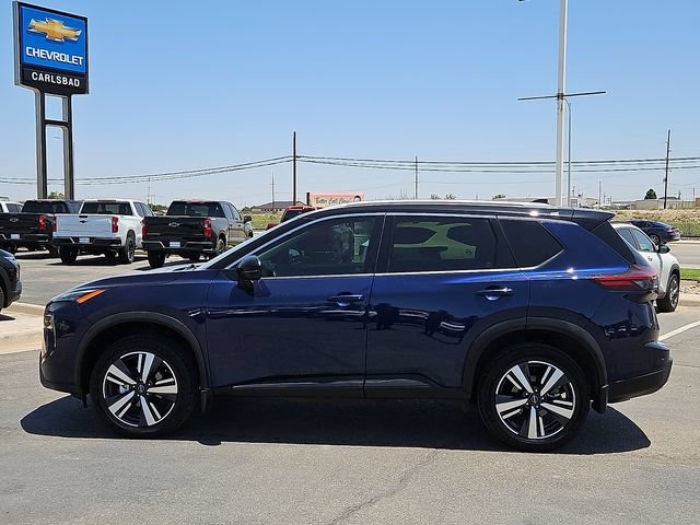 Used 2025 Nissan Rogue SL AWD/4WD image 2