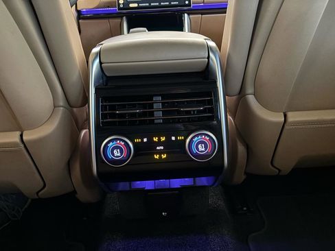 Used 2025 Land Rover Range Rover Long Wheelbase SE AWD/4WD image 29