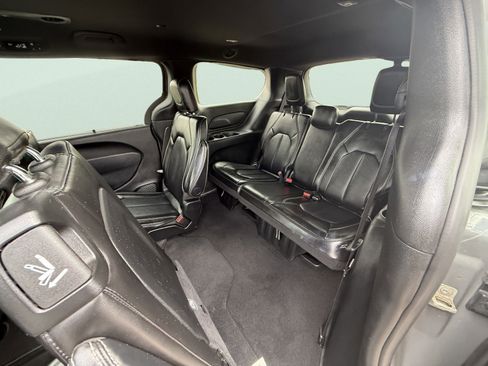 Used 2025 Chrysler Pacifica Select FWD image 12