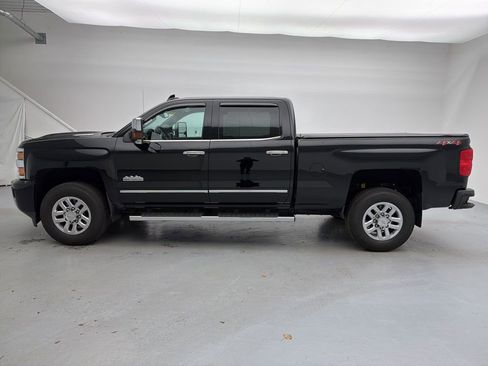 Used 2019 Chevrolet Silverado 3500 High Country w/ Duramax Plus Package image 8