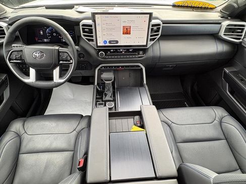 Used 2025 Toyota Sequoia Platinum image 11