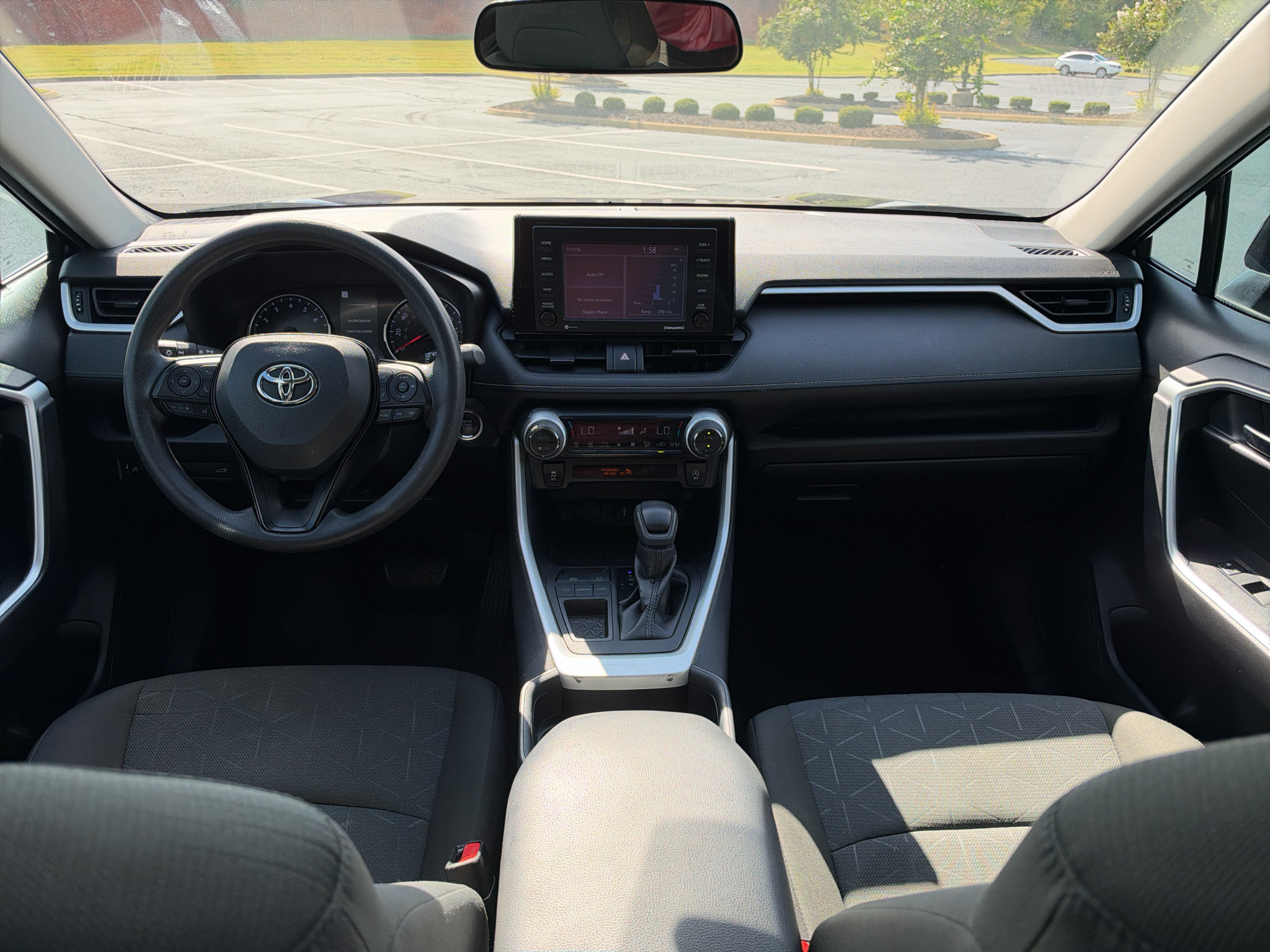 Used 2021 Toyota RAV4 XLE w/ Convenience Package FWD image 20