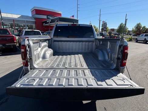 Used 2019 RAM 1500 Laramie AWD/4WD image 11