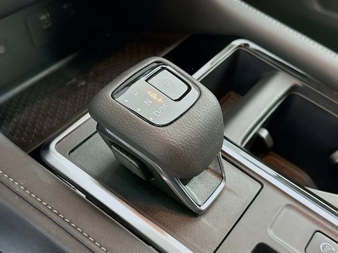 Used 2025 Nissan Pathfinder SL image 25