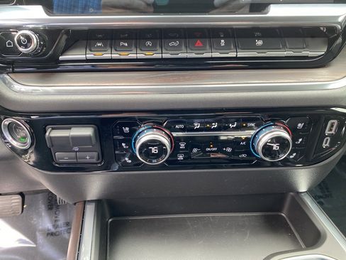 Used 2023 GMC Sierra 1500 SLT image 18